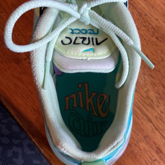 Condition- worn once, with box! size box 10.5 - Picture 3 of 5